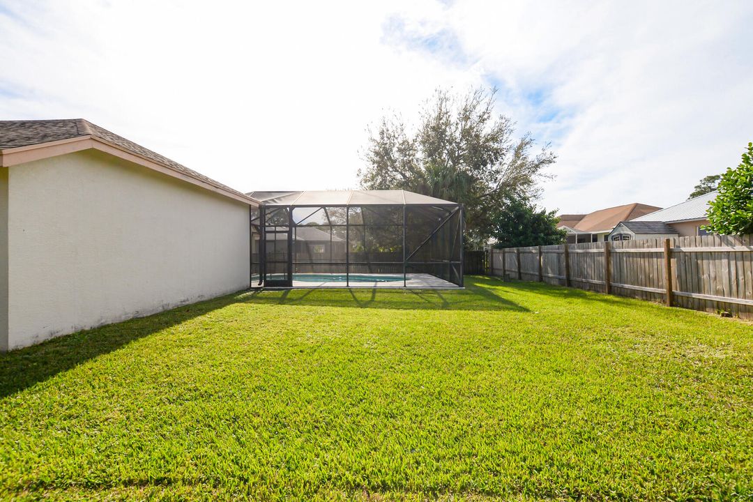 Active With Contract: $2,900 (3 beds, 2 baths, 1799 Square Feet)