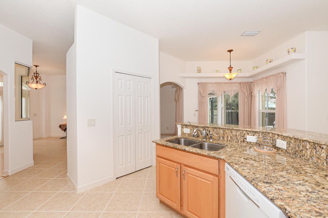 Active With Contract: $2,900 (3 beds, 2 baths, 1799 Square Feet)