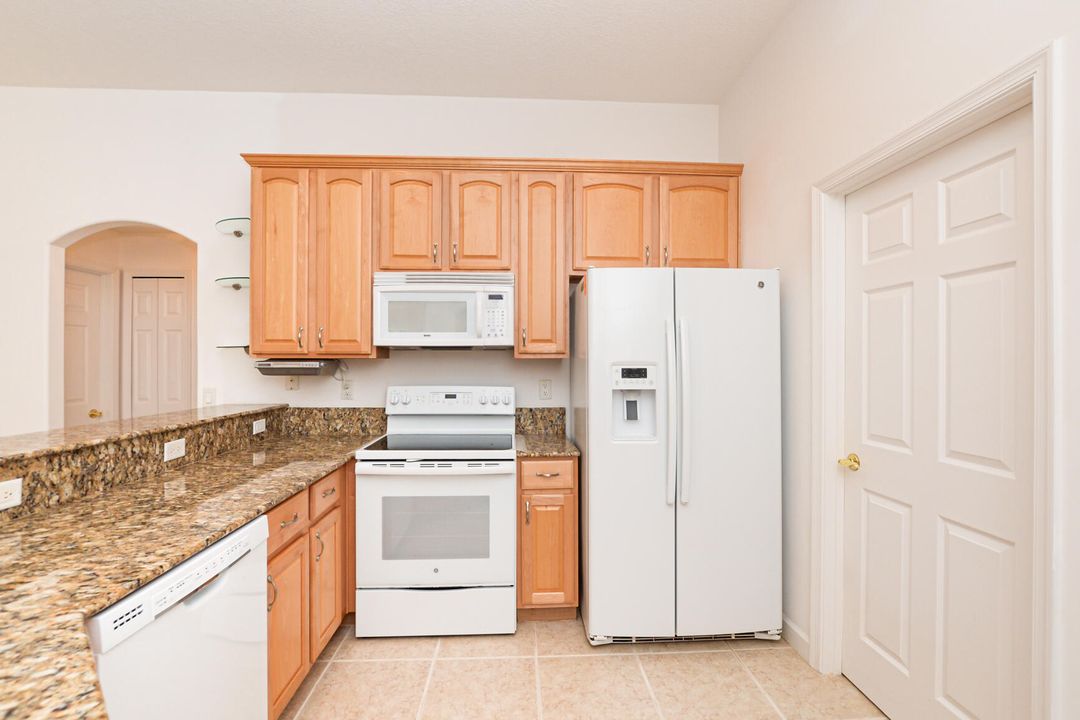 Active With Contract: $2,900 (3 beds, 2 baths, 1799 Square Feet)