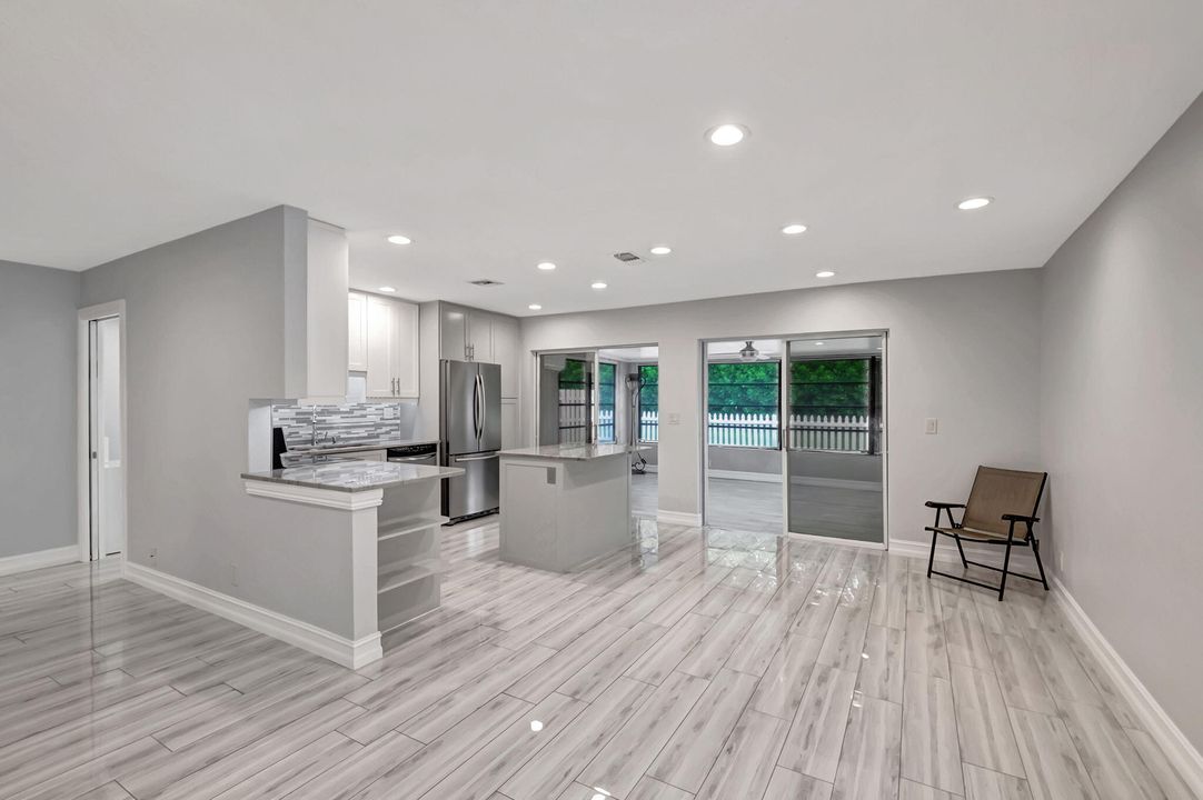 Active With Contract: $2,650 (2 beds, 2 baths, 1232 Square Feet)