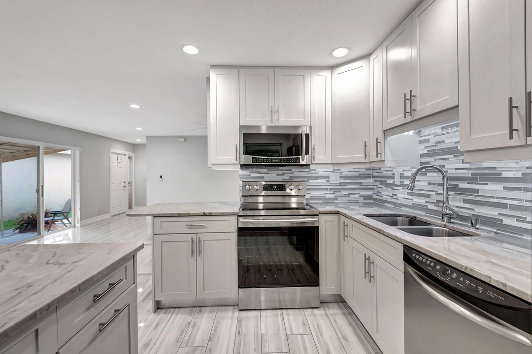 Active With Contract: $2,650 (2 beds, 2 baths, 1232 Square Feet)