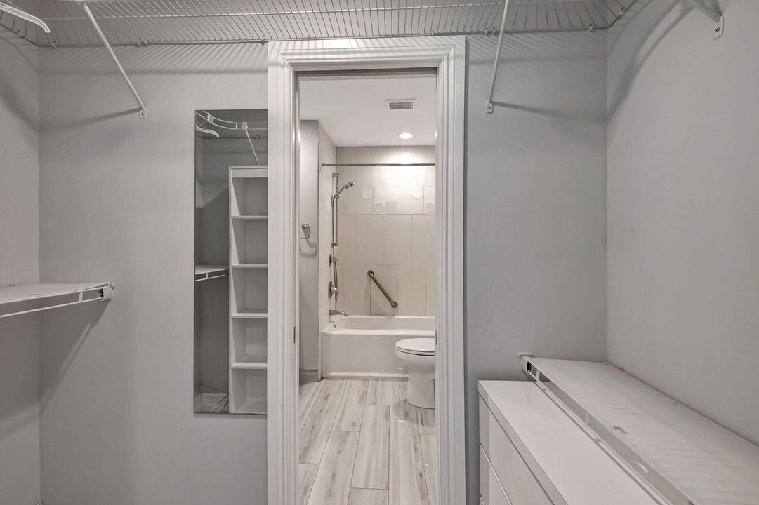 Active With Contract: $2,650 (2 beds, 2 baths, 1232 Square Feet)