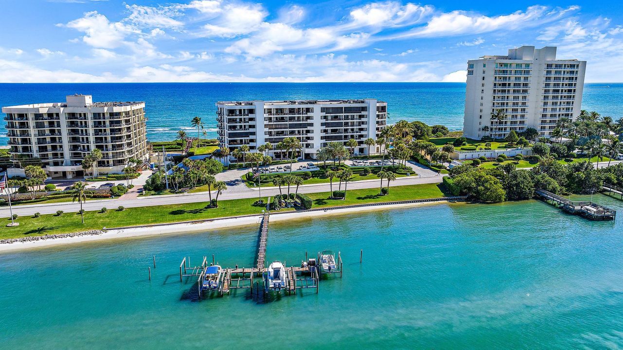 For Sale: $2,695,000 (3 beds, 3 baths, 2979 Square Feet)