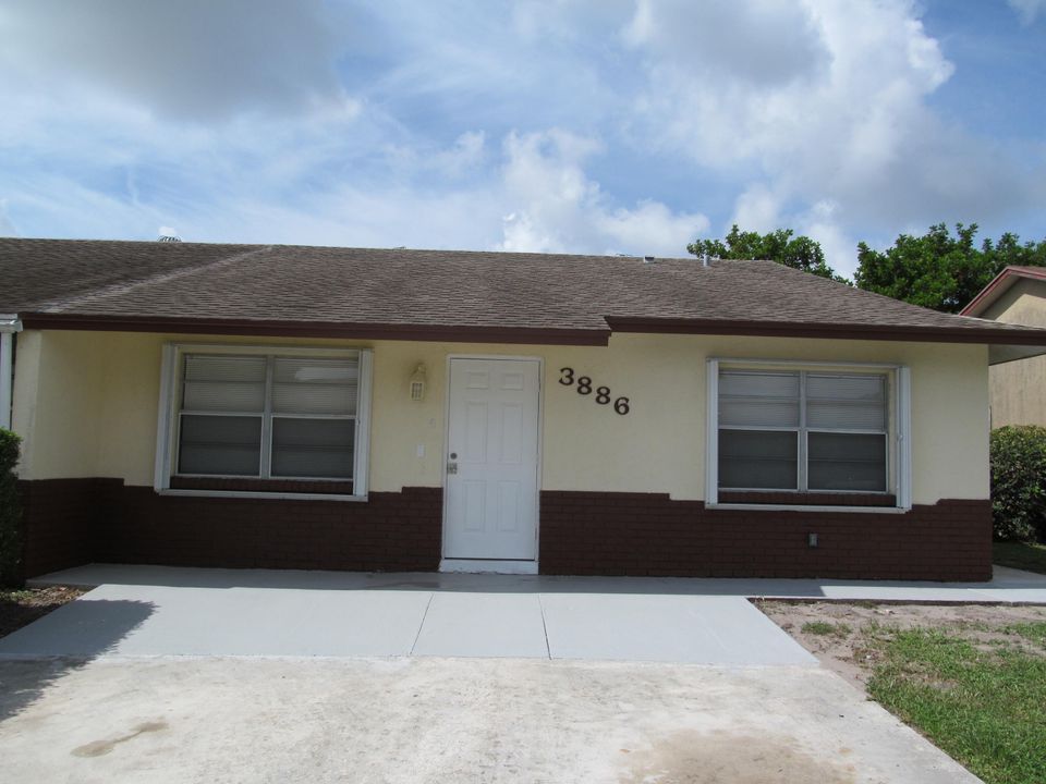 Active With Contract: $2,200 (2 beds, 2 baths, 1148 Square Feet)