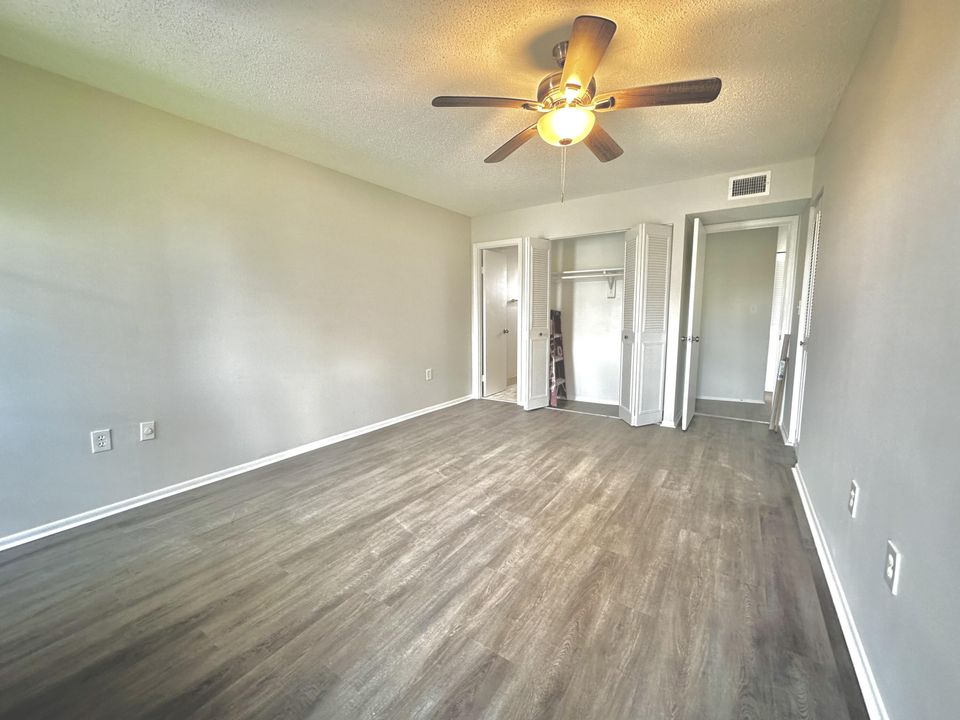 For Sale: $160,000 (1 beds, 1 baths, 780 Square Feet)