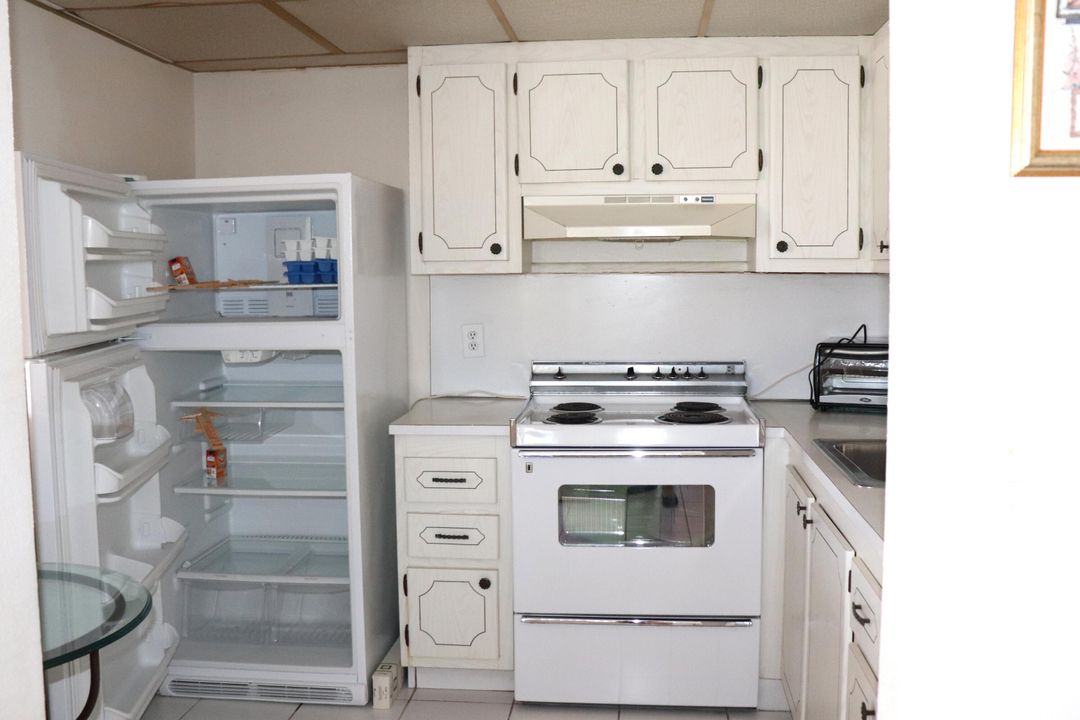 For Sale: $90,000 (1 beds, 1 baths, 726 Square Feet)