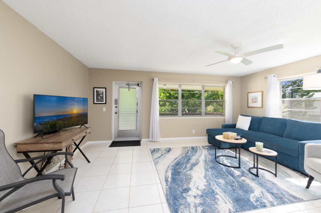 Active With Contract: $1,400 (1 beds, 1 baths, 684 Square Feet)