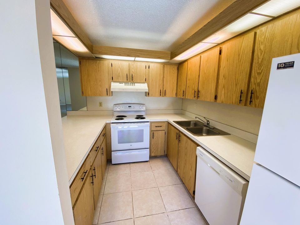 For Rent: $1,850 (2 beds, 2 baths, 1170 Square Feet)