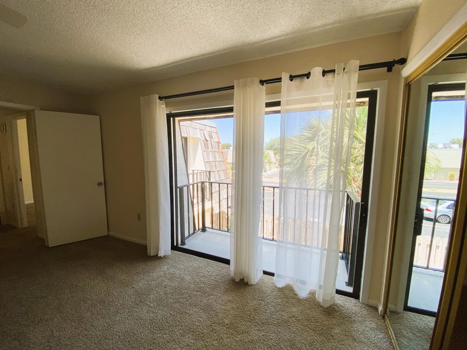 For Rent: $1,850 (2 beds, 2 baths, 1170 Square Feet)