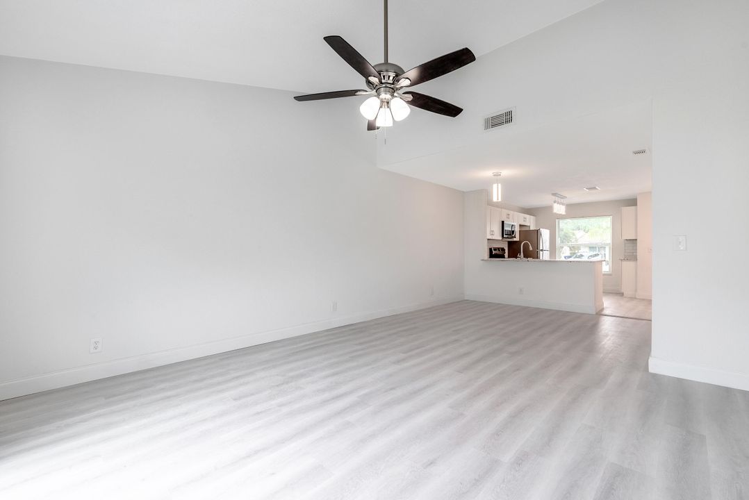 For Sale: $374,900 (2 beds, 2 baths, 1049 Square Feet)