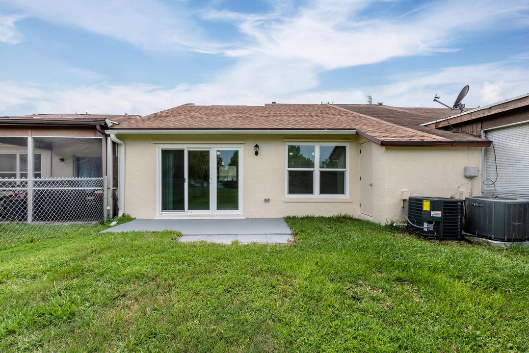 For Sale: $374,900 (2 beds, 2 baths, 1049 Square Feet)