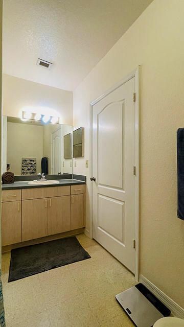 Active With Contract: $1,850 (2 beds, 2 baths, 1199 Square Feet)