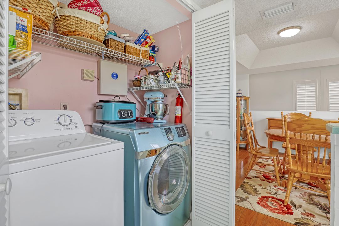 На продажу: $379,900 (3 спален, 2 ванн, 1590 Квадратных фут)