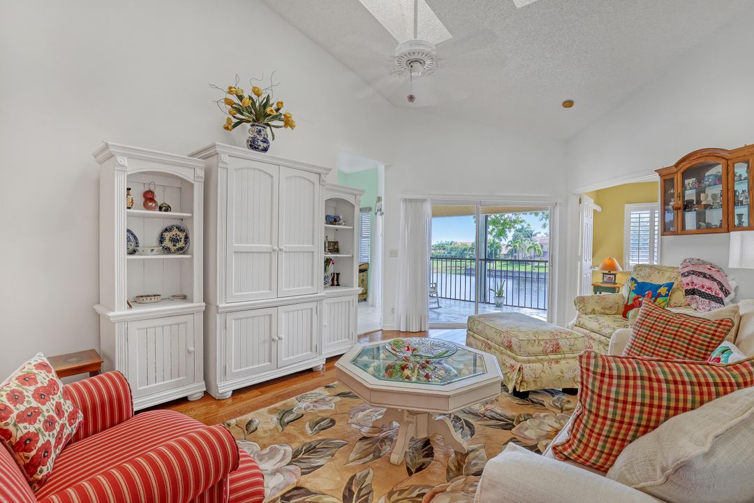 На продажу: $379,900 (3 спален, 2 ванн, 1590 Квадратных фут)