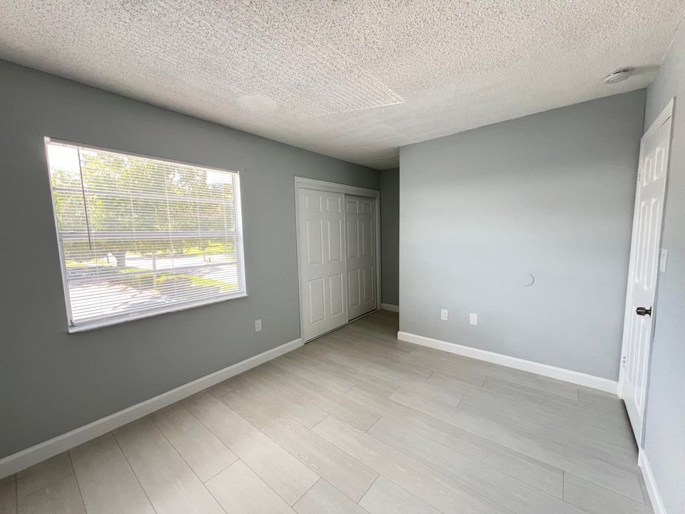 Active With Contract: $1,675 (2 beds, 1 baths, 1025 Square Feet)