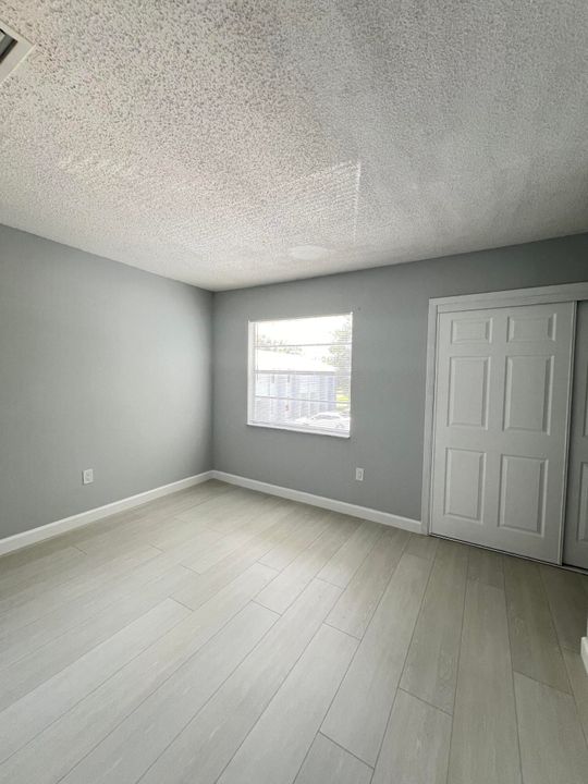 Active With Contract: $1,675 (2 beds, 1 baths, 1025 Square Feet)