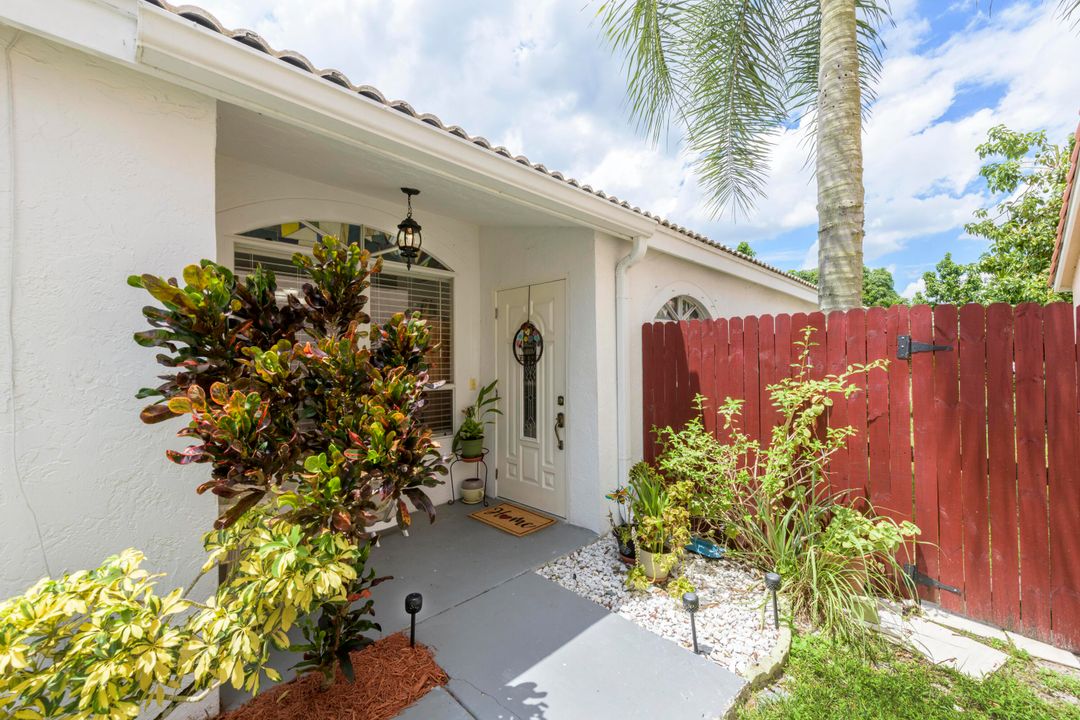 Active With Contract: $429,500 (3 beds, 2 baths, 1569 Square Feet)