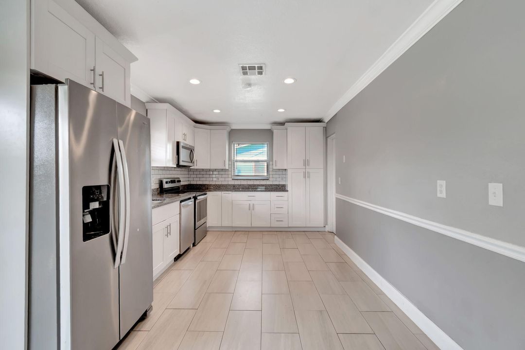 Active With Contract: $425,000 (3 beds, 2 baths, 1176 Square Feet)