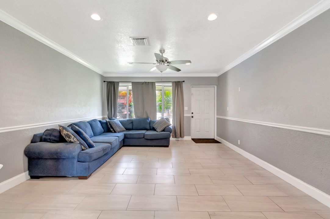 Active With Contract: $425,000 (3 beds, 2 baths, 1176 Square Feet)