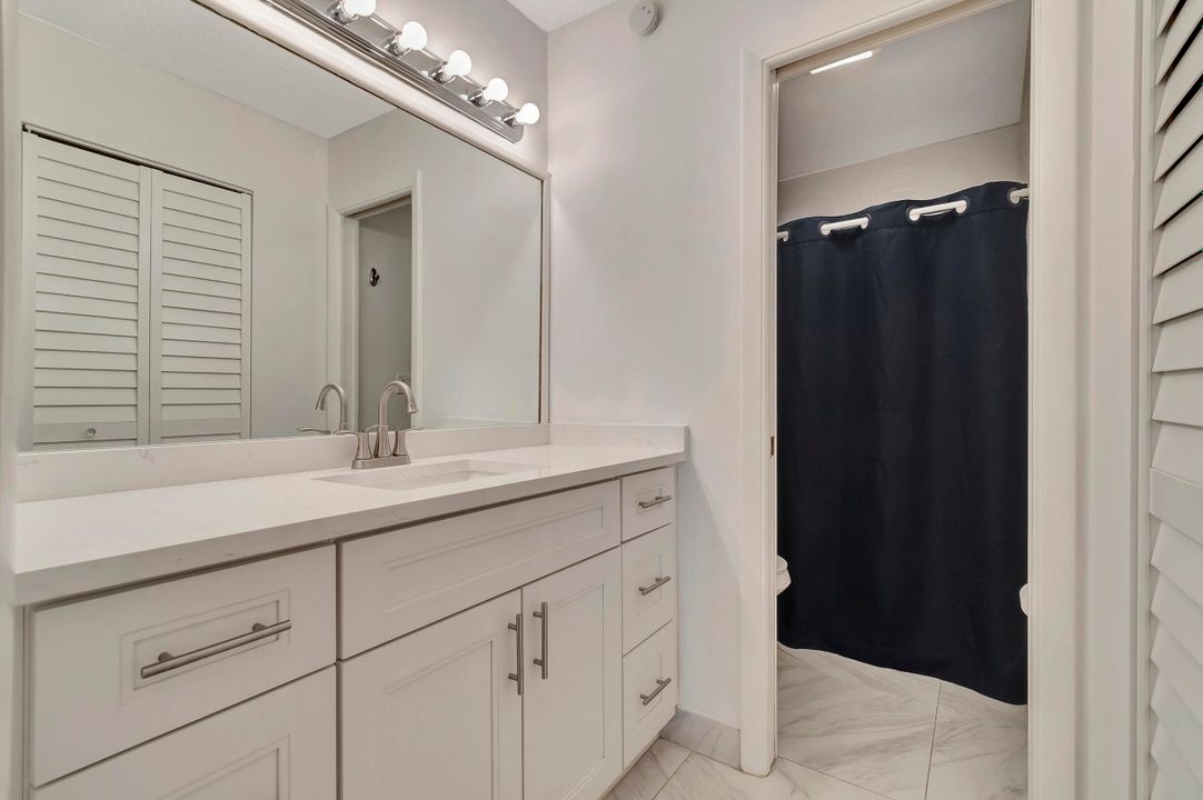 Active With Contract: $249,900 (2 beds, 2 baths, 1180 Square Feet)