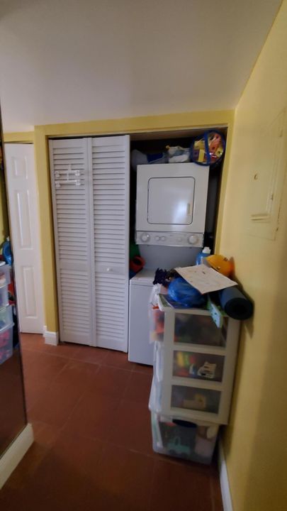 Activo con contrato: $189,950 (2 camas, 1 baños, 880 Pies cuadrados)