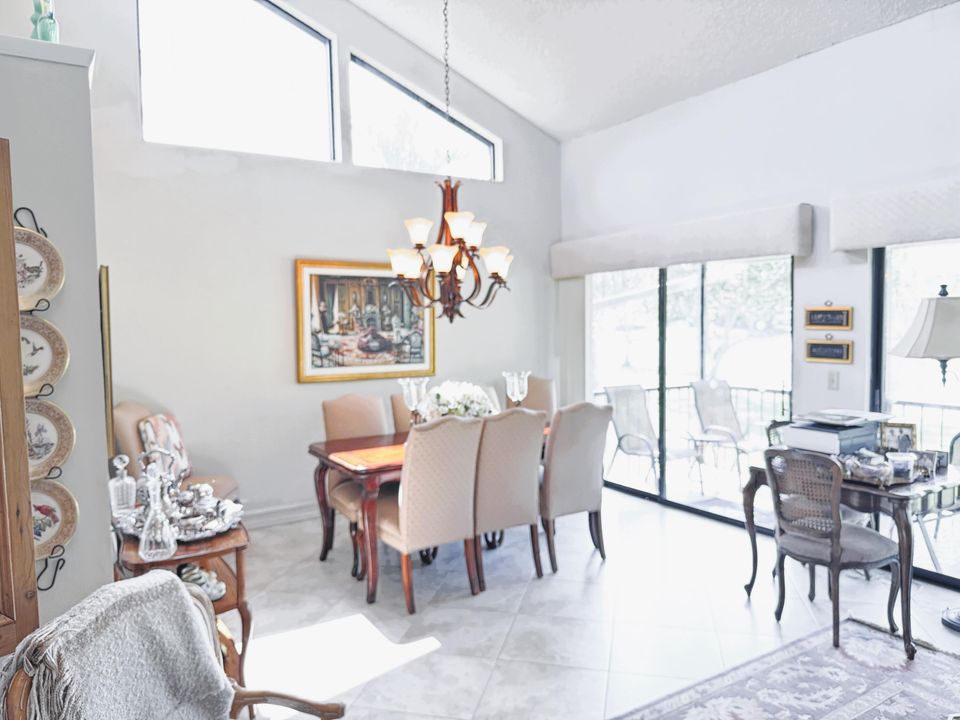 Active With Contract: $244,900 (2 beds, 2 baths, 1225 Square Feet)