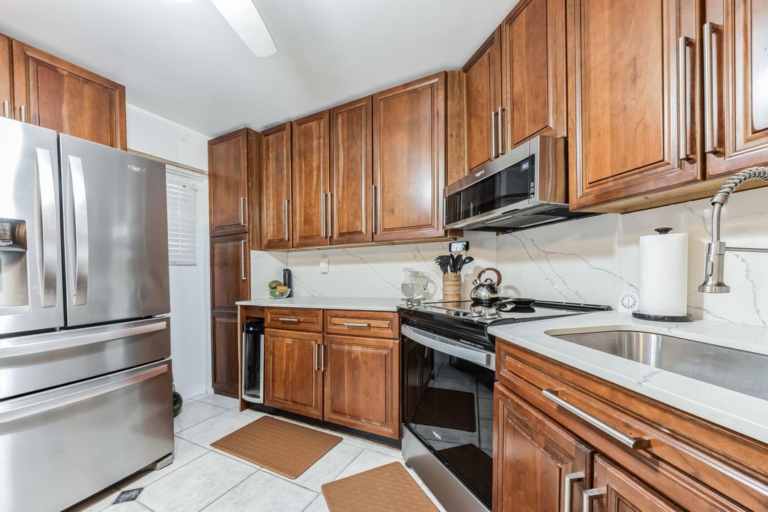 For Sale: $199,000 (2 beds, 2 baths, 1080 Square Feet)