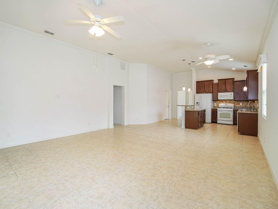 For Rent: $2,600 (2 beds, 2 baths, 2216 Square Feet)