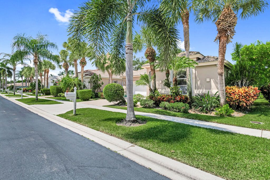 Active With Contract: $500,000 (3 beds, 2 baths, 2316 Square Feet)