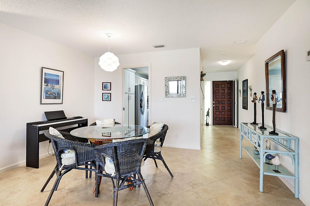 Active With Contract: $5,000 (2 beds, 2 baths, 1272 Square Feet)