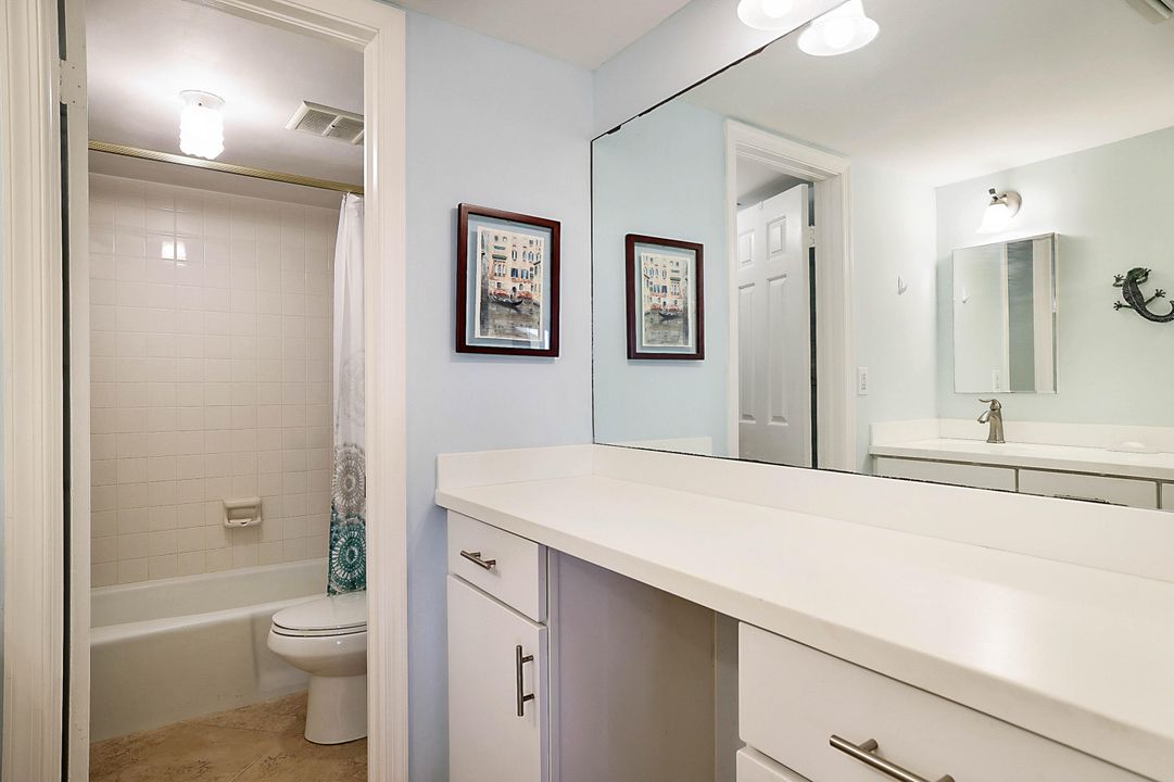 Active With Contract: $5,000 (2 beds, 2 baths, 1272 Square Feet)