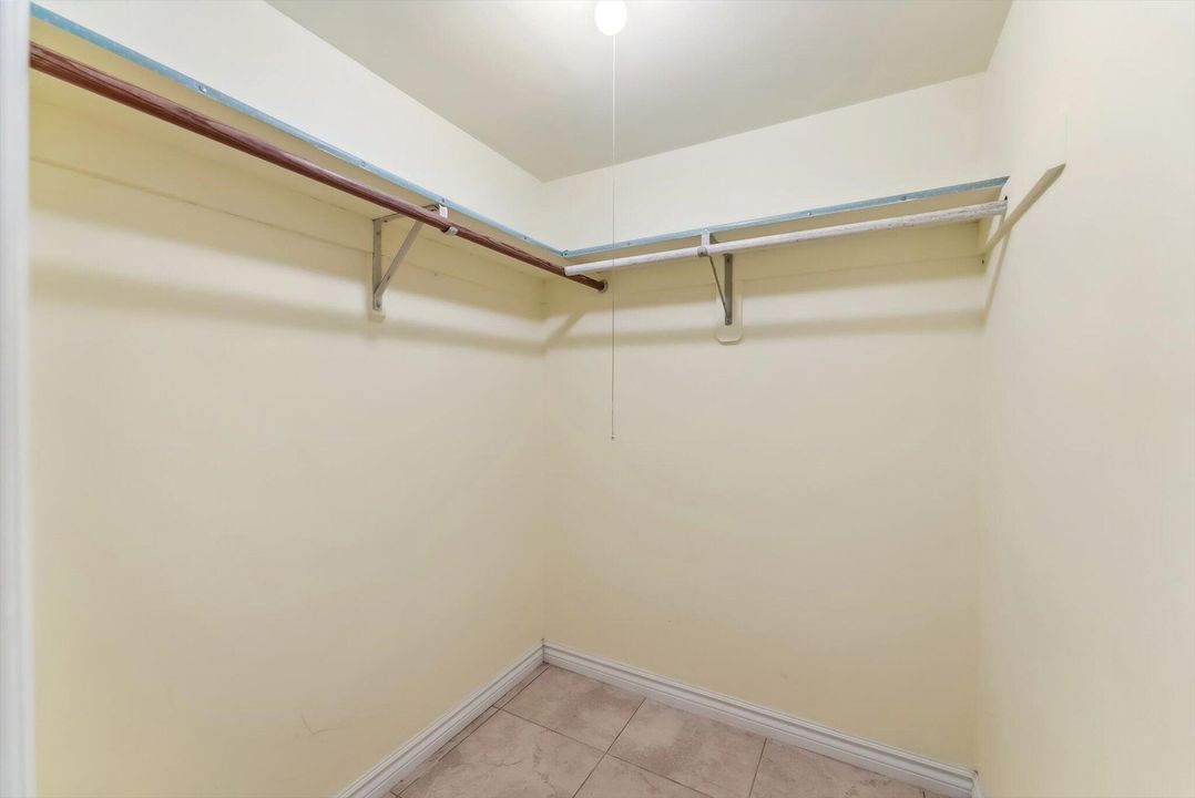 Active With Contract: $245,000 (2 beds, 2 baths, 1158 Square Feet)