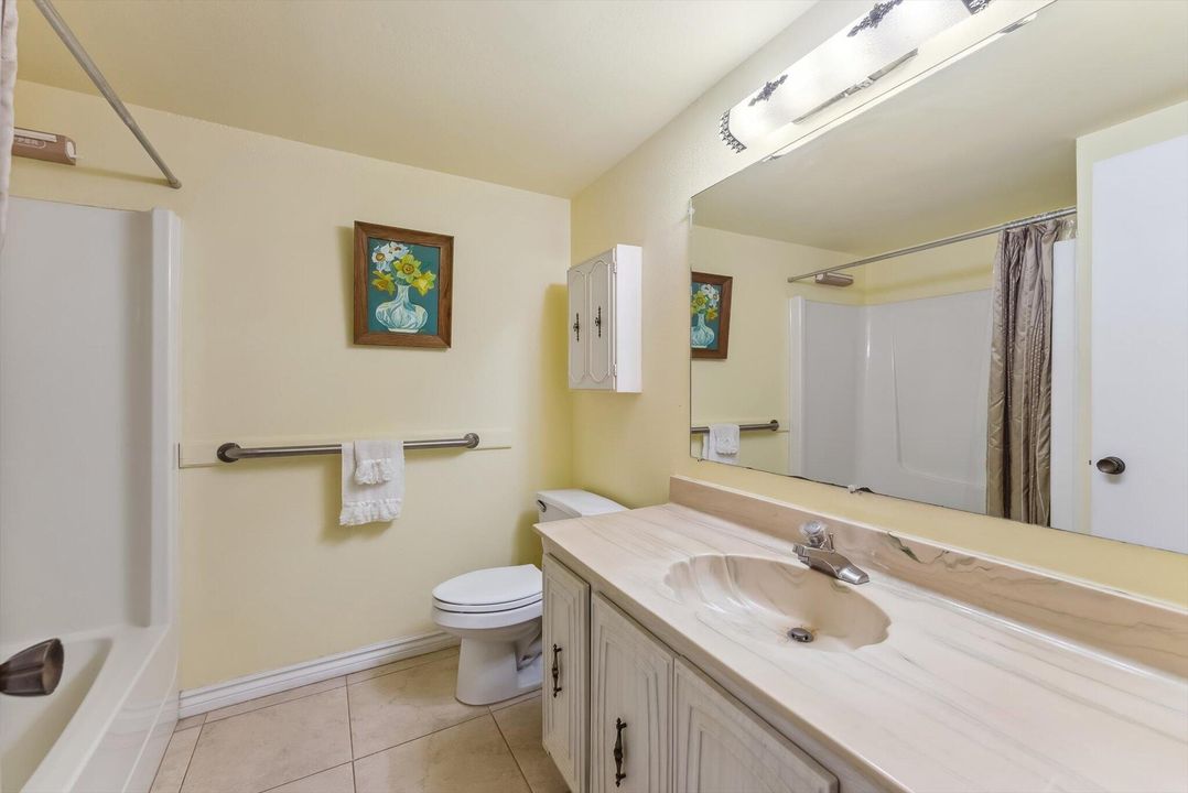 Active With Contract: $245,000 (2 beds, 2 baths, 1158 Square Feet)