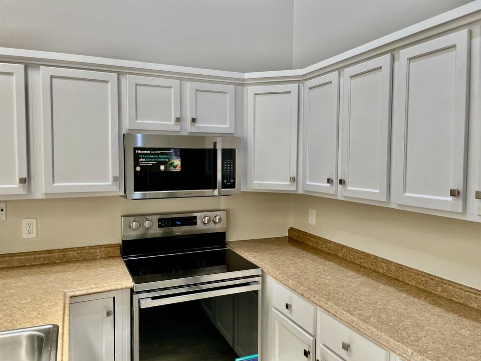 Active With Contract: $2,500 (2 beds, 2 baths, 1003 Square Feet)