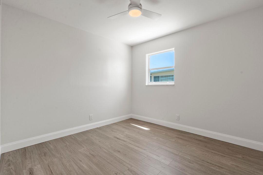 Active With Contract: $355,000 (2 beds, 1 baths, 783 Square Feet)