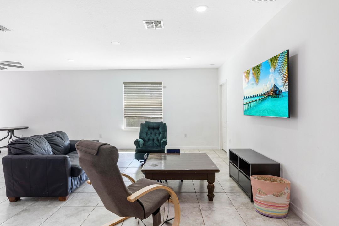 Active With Contract: $350,000 (4 beds, 2 baths, 1844 Square Feet)