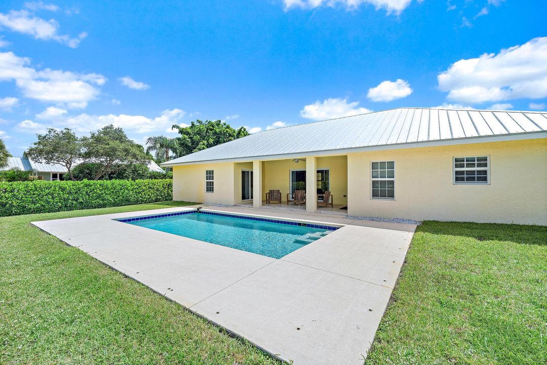 For Sale: $1,050,000 (3 beds, 2 baths, 2102 Square Feet)