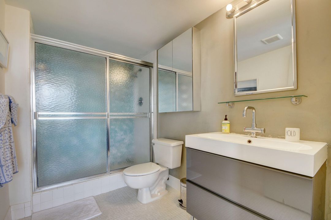 Active With Contract: $10,000 (2 beds, 2 baths, 1294 Square Feet)