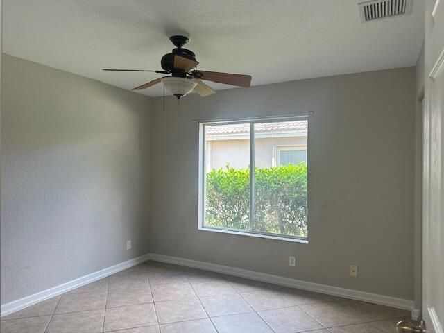 Active With Contract: $2,900 (3 beds, 2 baths, 1377 Square Feet)