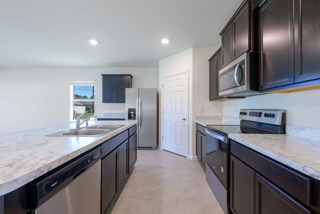 Active With Contract: $2,950 (4 beds, 2 baths, 2145 Square Feet)