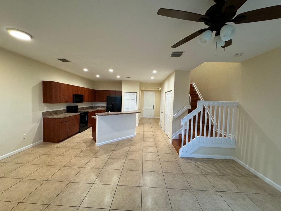 Active With Contract: $2,400 (3 beds, 2 baths, 1627 Square Feet)