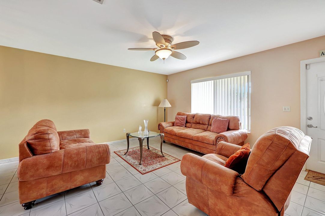 Active With Contract: $354,900 (3 beds, 2 baths, 1320 Square Feet)