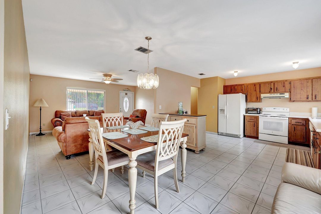 Active With Contract: $354,900 (3 beds, 2 baths, 1320 Square Feet)