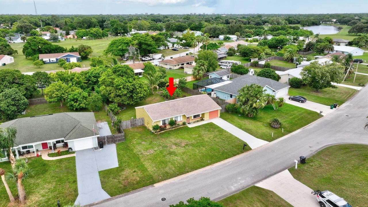 Active With Contract: $354,900 (3 beds, 2 baths, 1320 Square Feet)