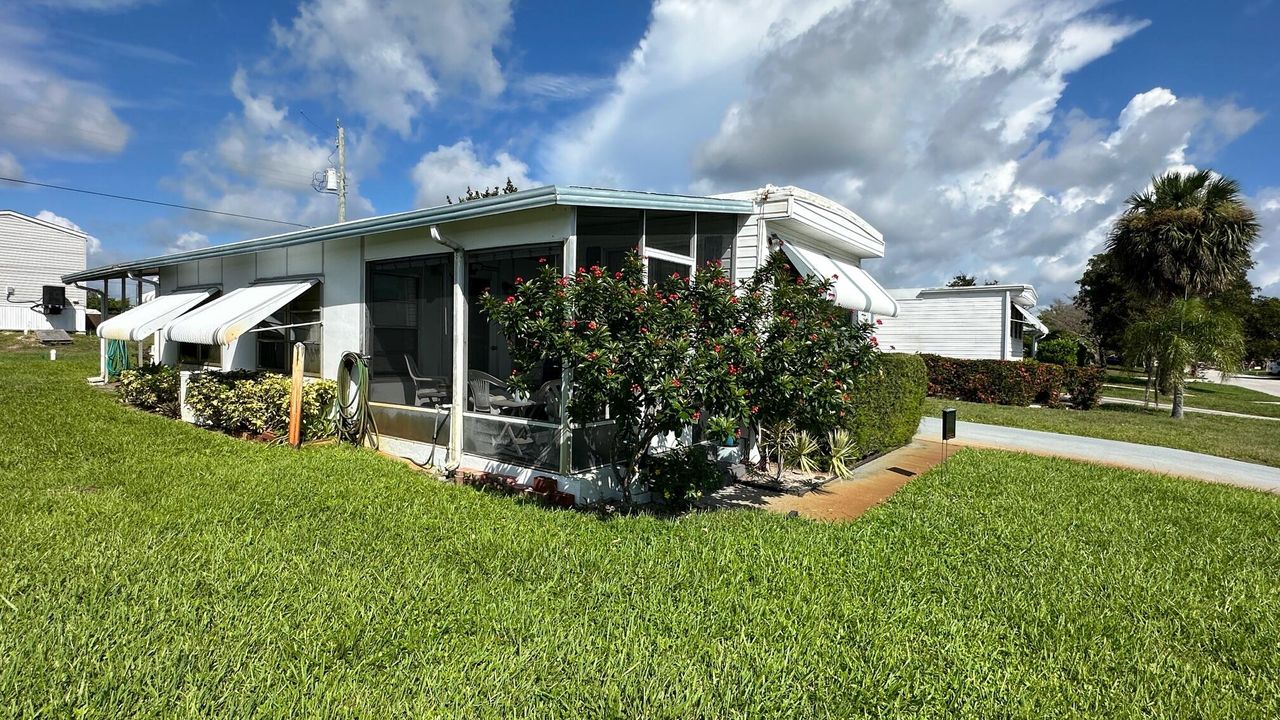 Active With Contract: $179,000 (2 beds, 2 baths, 950 Square Feet)