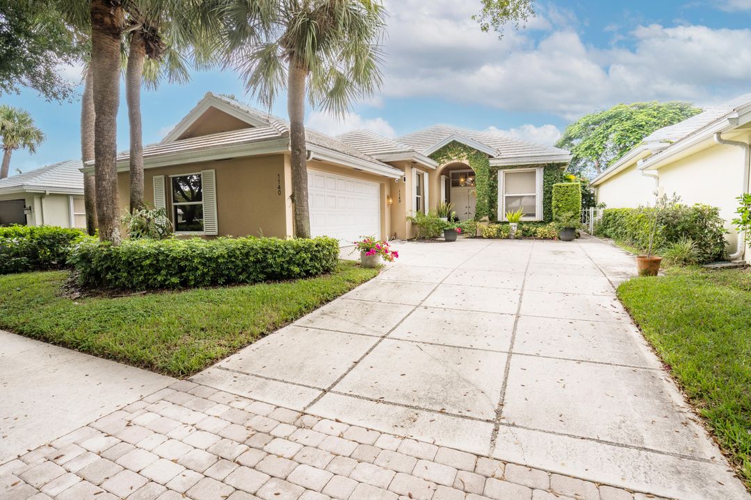 For Sale: $799,000 (3 beds, 2 baths, 1968 Square Feet)