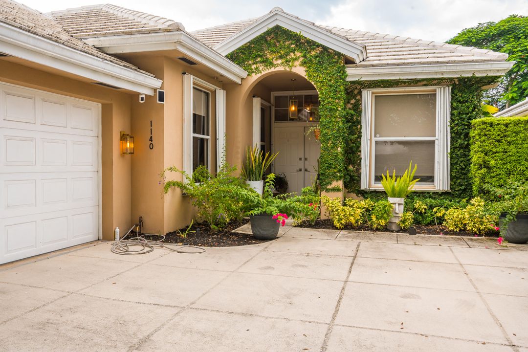 For Sale: $799,000 (3 beds, 2 baths, 1968 Square Feet)