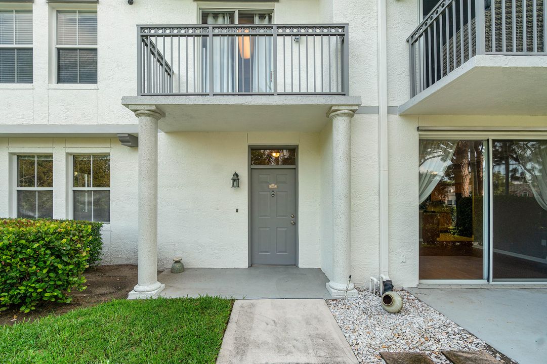 Active With Contract: $2,900 (2 beds, 2 baths, 1058 Square Feet)