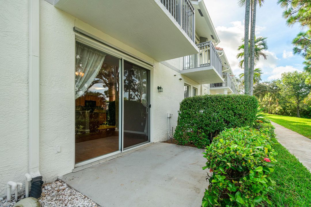 Active With Contract: $2,900 (2 beds, 2 baths, 1058 Square Feet)