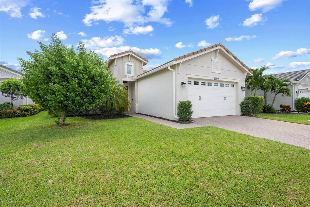 Active With Contract: $549,900 (3 beds, 2 baths, 1484 Square Feet)